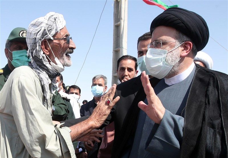 تصاویر: گفت‌وگوی صمیمانه رئیسی با مردم روستای مرزی ملا‌علی