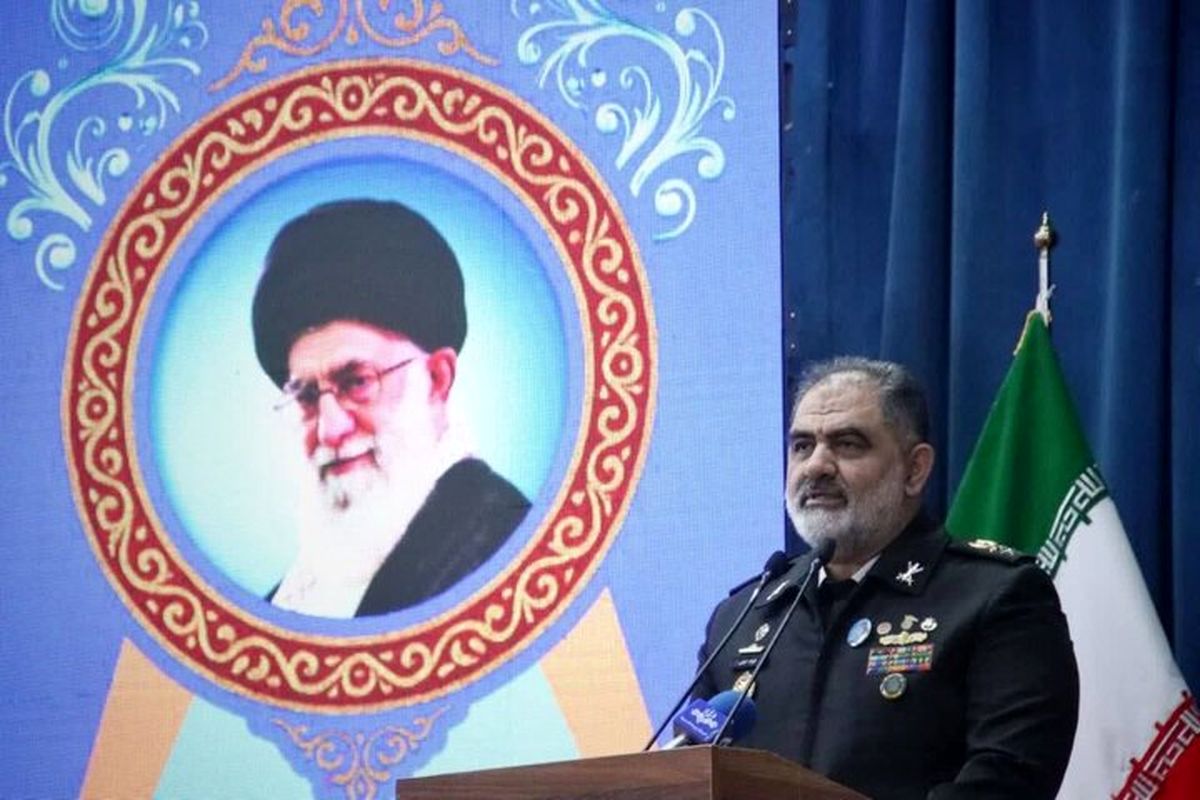 دریادار ایرانی: مردم صاحبان اصلی کشور هستند