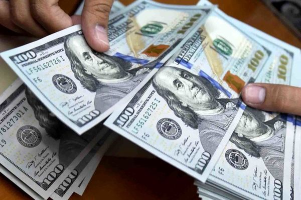 قیمت دلار ۲۸ آذر ۱۴۰۴؛ شوک ارزی آخر هفته | جهش ۵۸۸۰ تومانی دلار