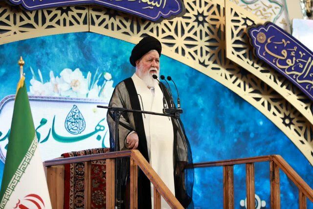 علم الهدی: دشمن دین‌داری مردم را هدف گرفته است