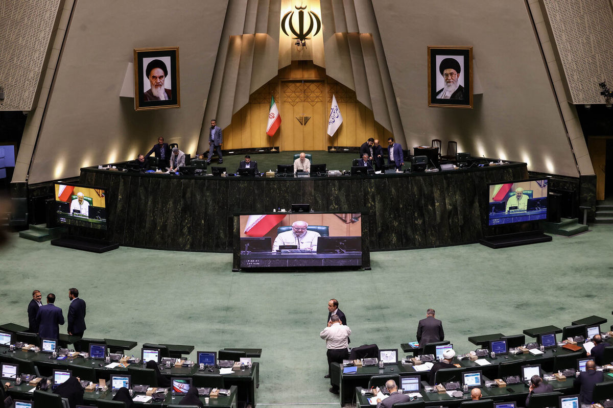تذکر 60 نماینده به عراقچی برای خروج از NPT