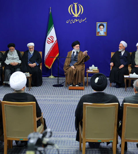 حضرت آیت‌الله خامنه‌ای: مرحوم آقای نائینی یک فقیه استثنائی و استوانه رفیع حوزه کهن نجف است/ شاکله‌سازی، نوآوری، شاگردپروری و اندیشه سیاسی خصوصیات مهم مرحوم آقای نائینی است