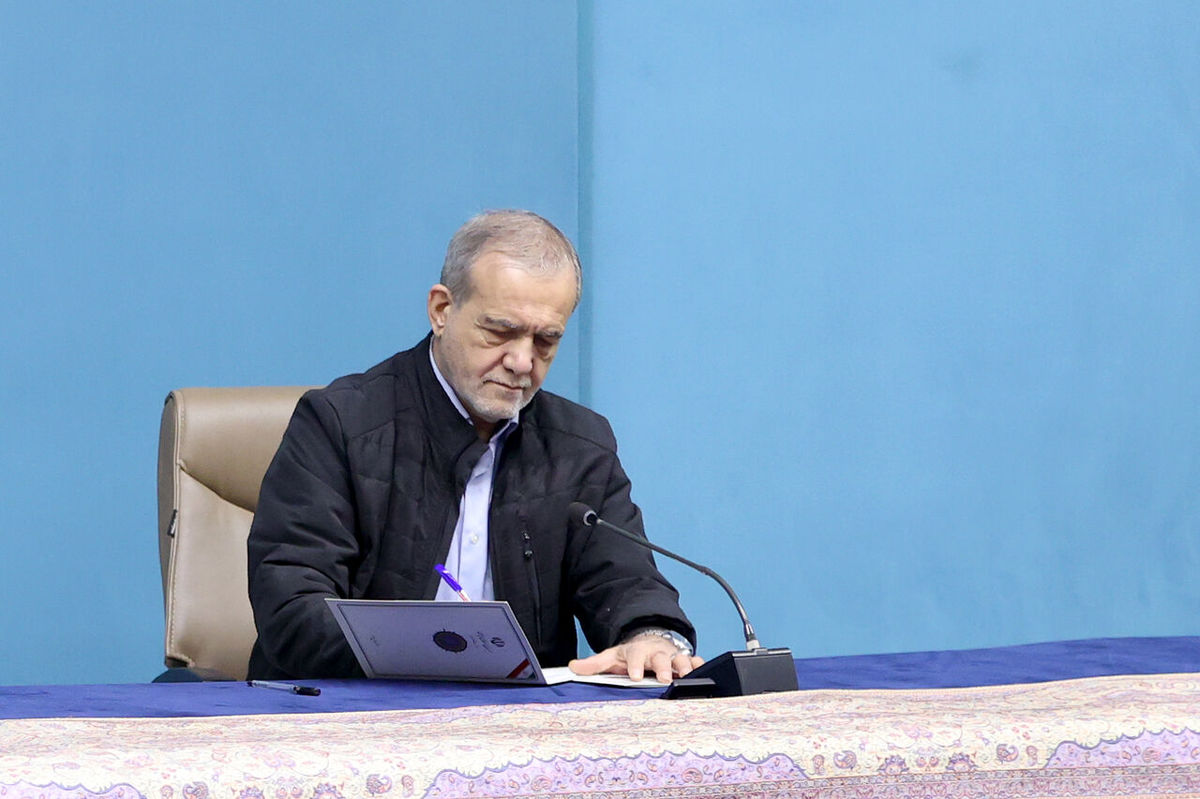 ابلاغ ۲ قانون ساماندهی پرنده‌های هدایت‌پذیر و تشدید مجازات جاسوسی توسط  رئیس‌جمهور 