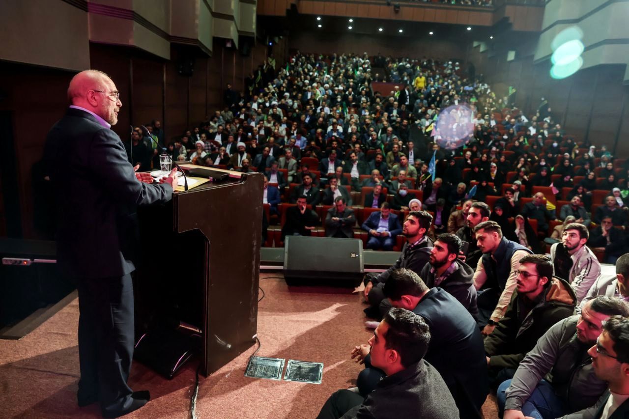 تصاویری از نشست مسئولان ستادهای مردمی با حضور قالیباف