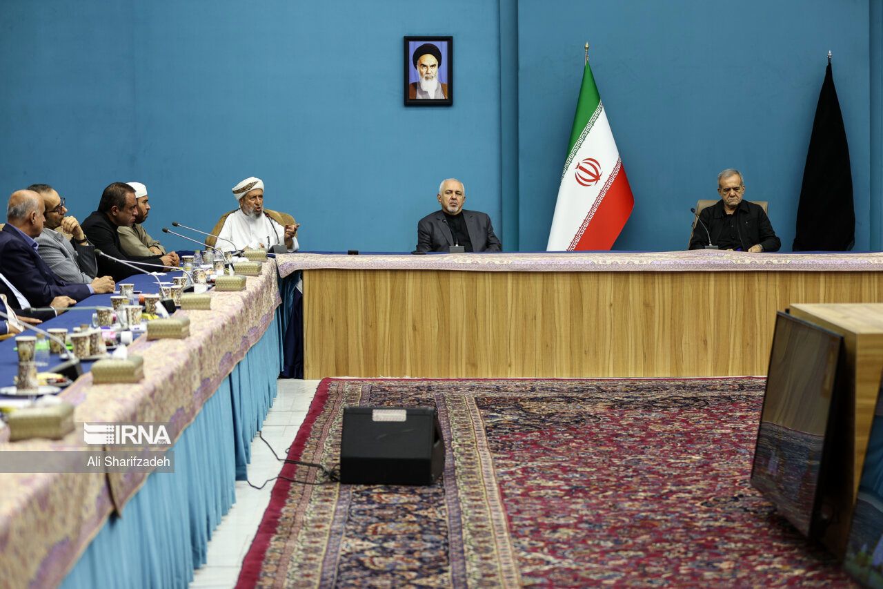 پزشکیان در دیدار با علمای اهل سنت: وحدت میان همه قومیت‌ها و مذاهب برای حل مشکلات ضروری است