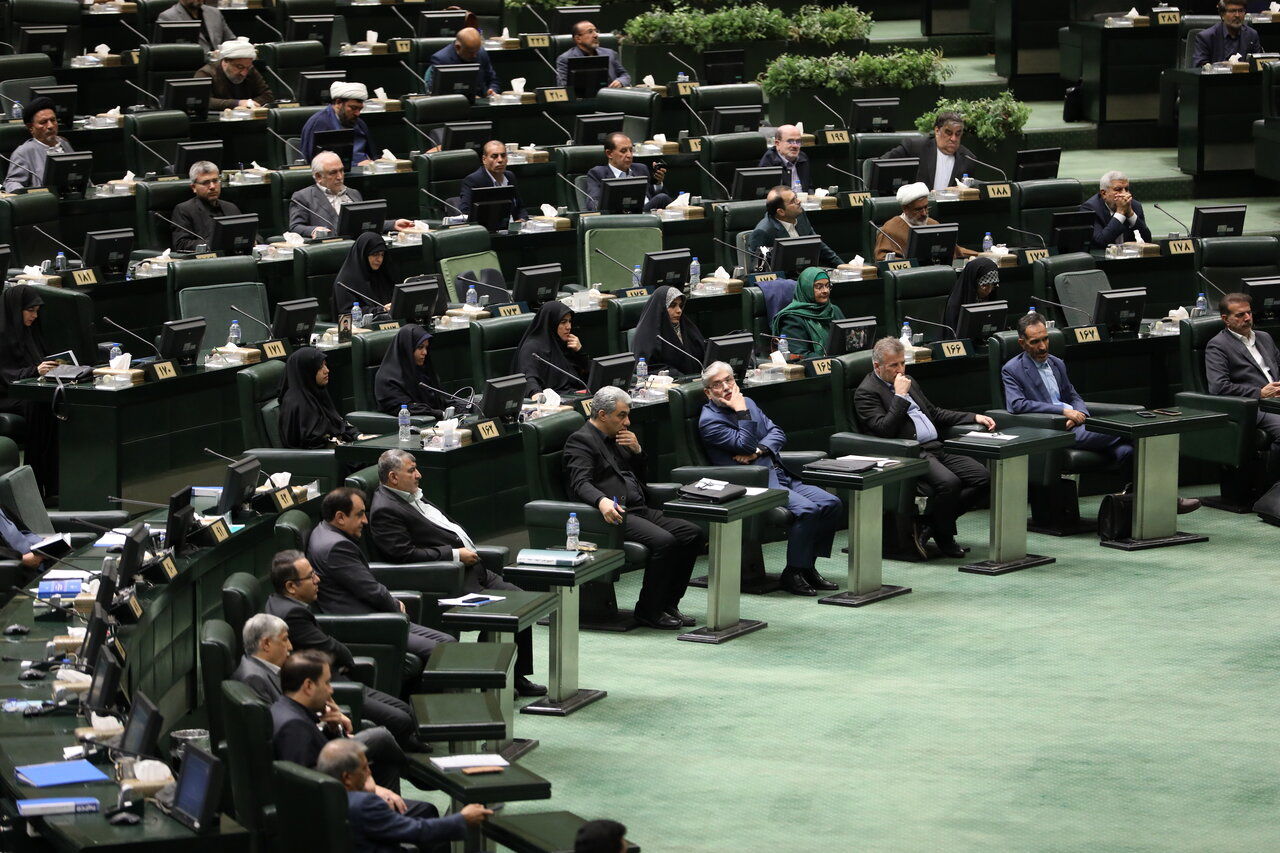 اقناع مشروط نماینده قم از وزیر علوم/ تعیین مهلت ۳ ماهه برای وزیر