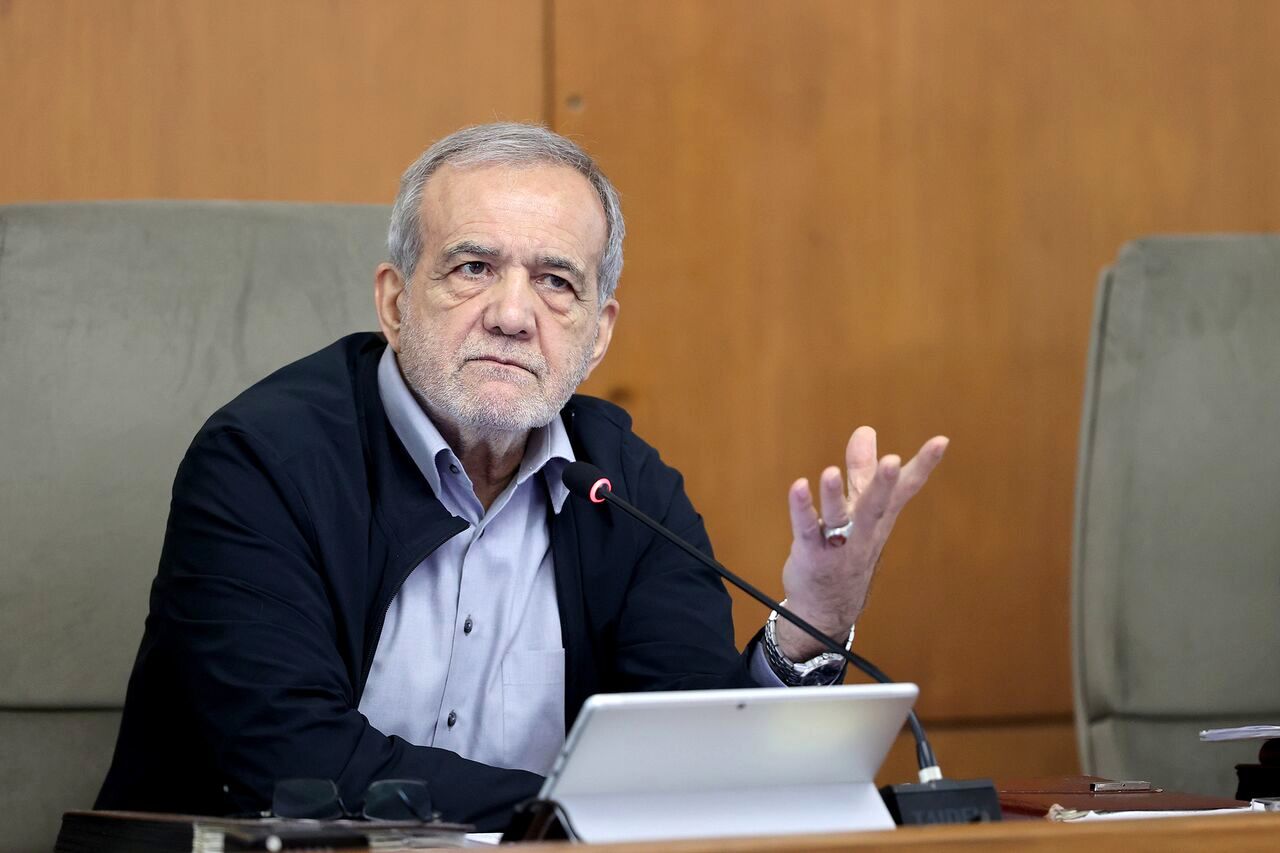 تذکر پزشکیان بابت سردی دمای سالن جلسه در هرمزگان