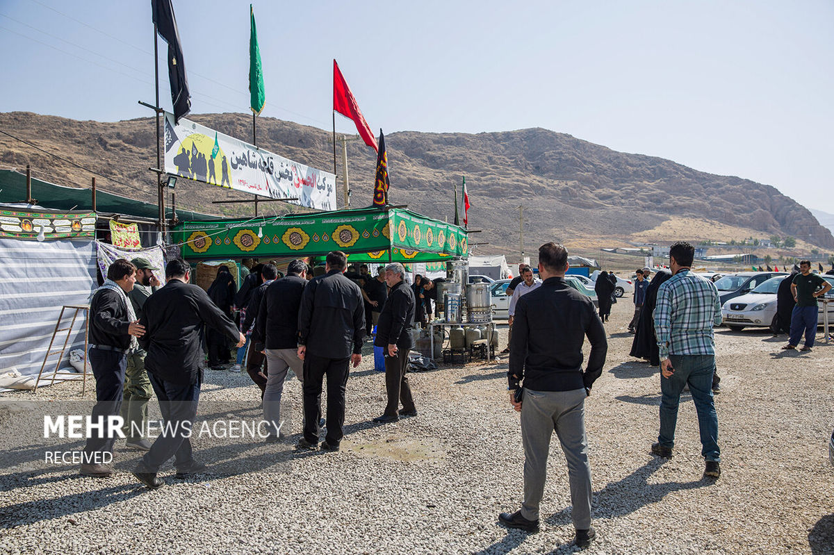 خادمان امام رضا(ع) پای کار زائران اربعین حسینی