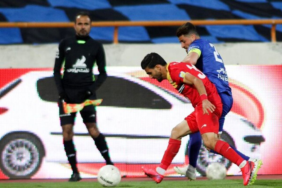 ماجرای درگیری بازیکنان فولاد و استقلال در نیمه دوم