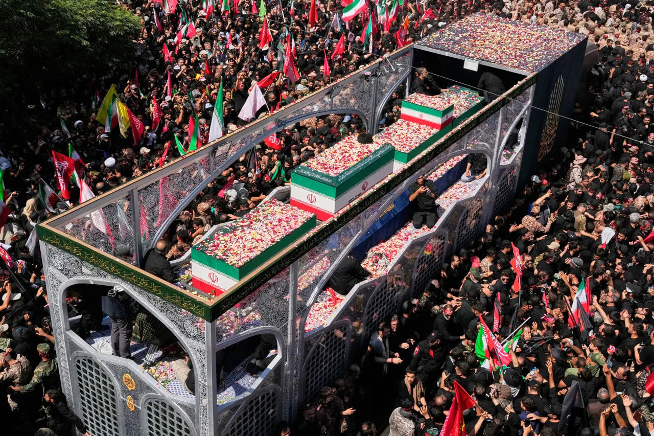 محل قرار دادن تابوت رهبر شهید در حرم امام حسین 