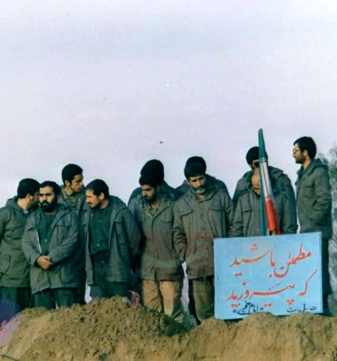 تصویری از شهیدان حاج قاسم سلیمانی و محمد حسین باقری  