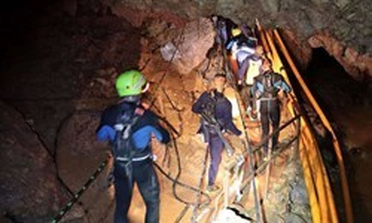 گرفتاری سه هفتهای یک نوجوان در غار +تصاویر