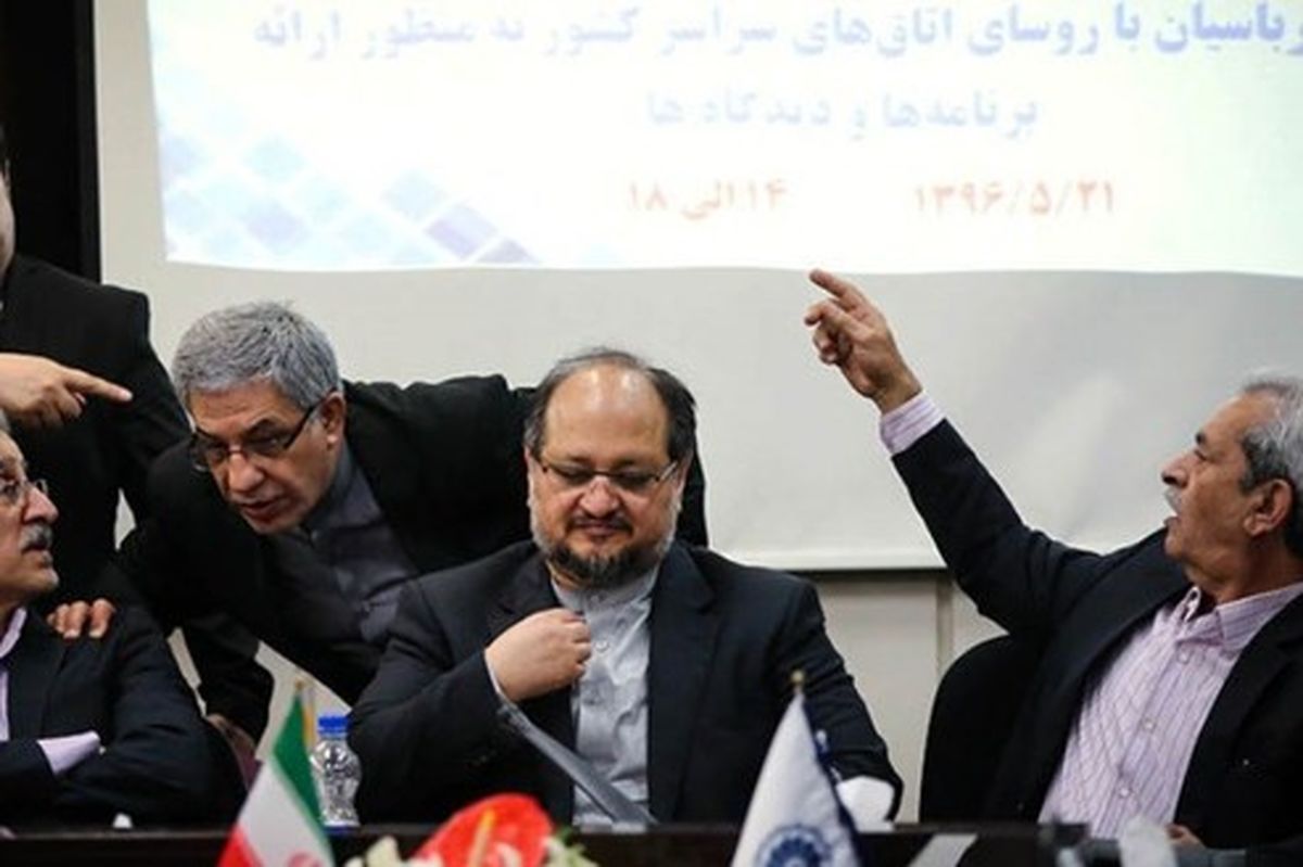 تلاش عجیب شریعتمداری برای اعطای صندلی مدیریتی به یک ژنخوب