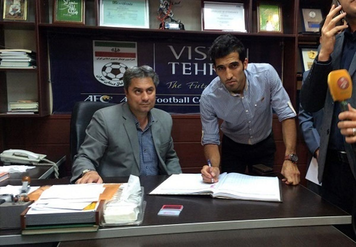 تصویری از ثبت قرارداد شاه ماهی با پرسپولیس