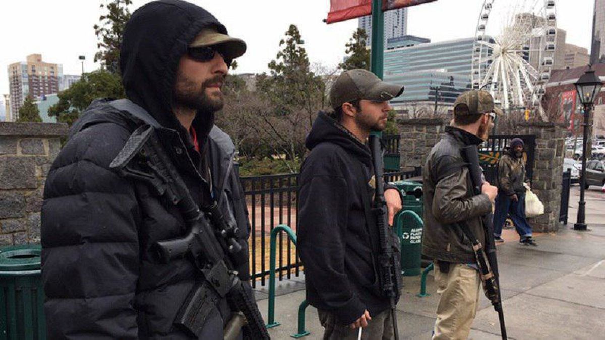 حامیان ترامپ اسلحه به دست به خیابان آمدند +عکس