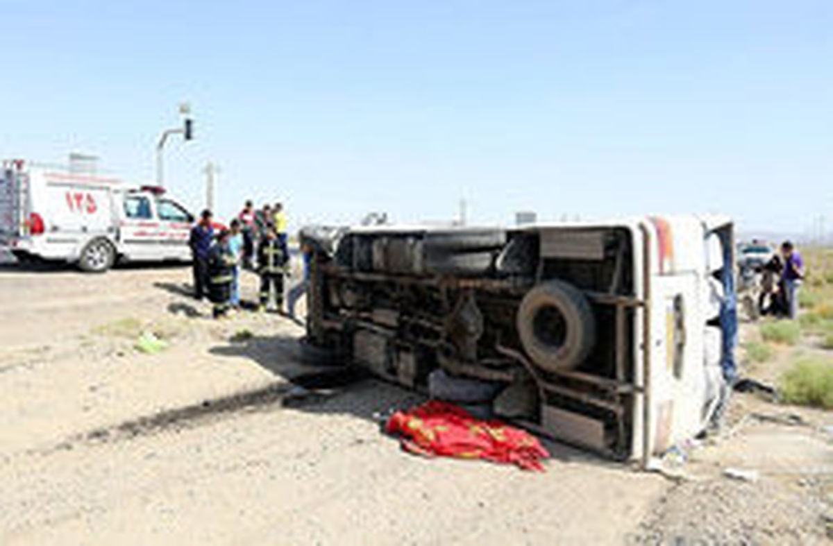 واژگونی مینی بوس ۲۲ نفر مجروح برجای گذاشت