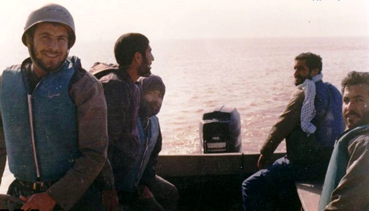 عکسی کمتر دیده شده از قالیباف در دوران دفاع مقدس