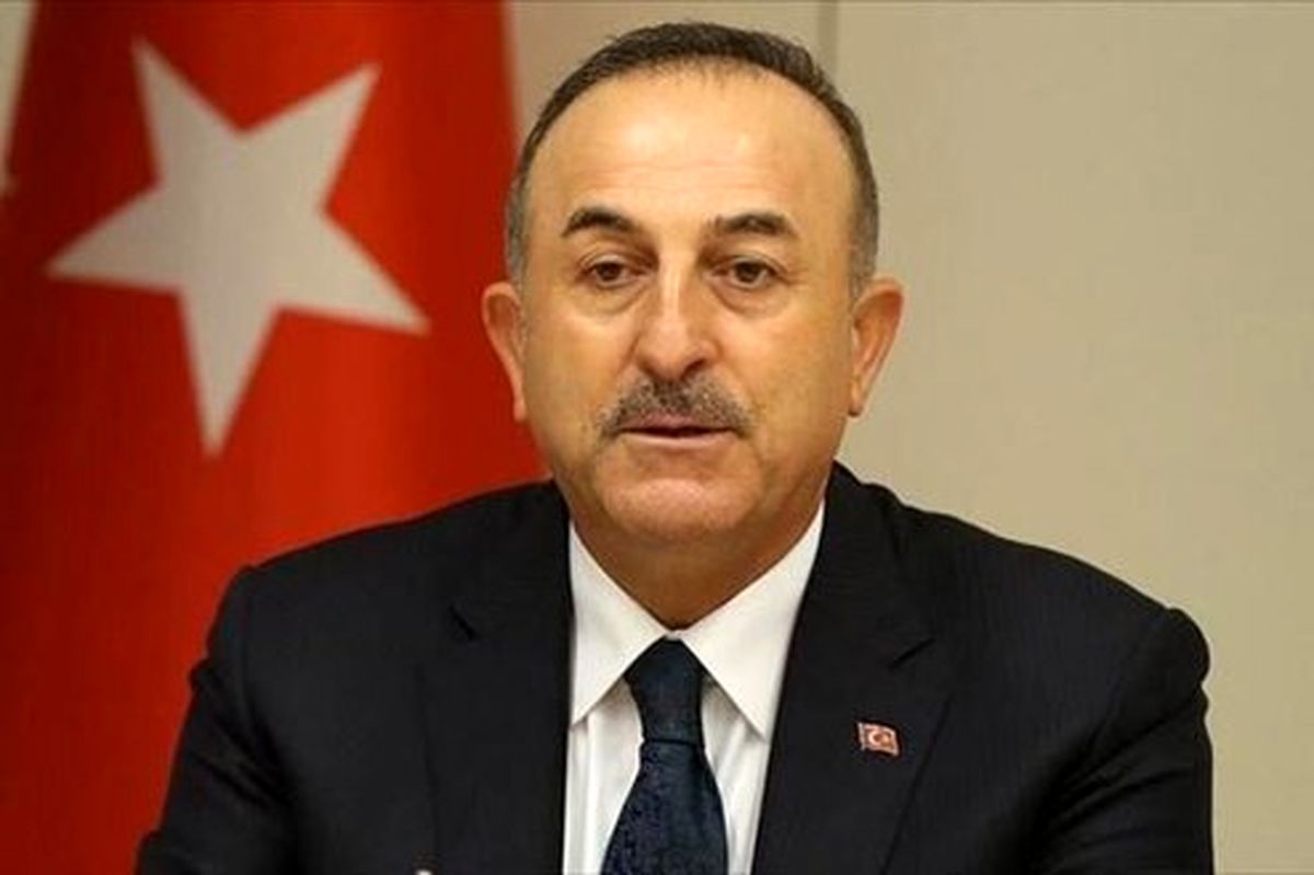 انتقاد چاوش اوغلو از رفتار «هیستریک» ماکرون