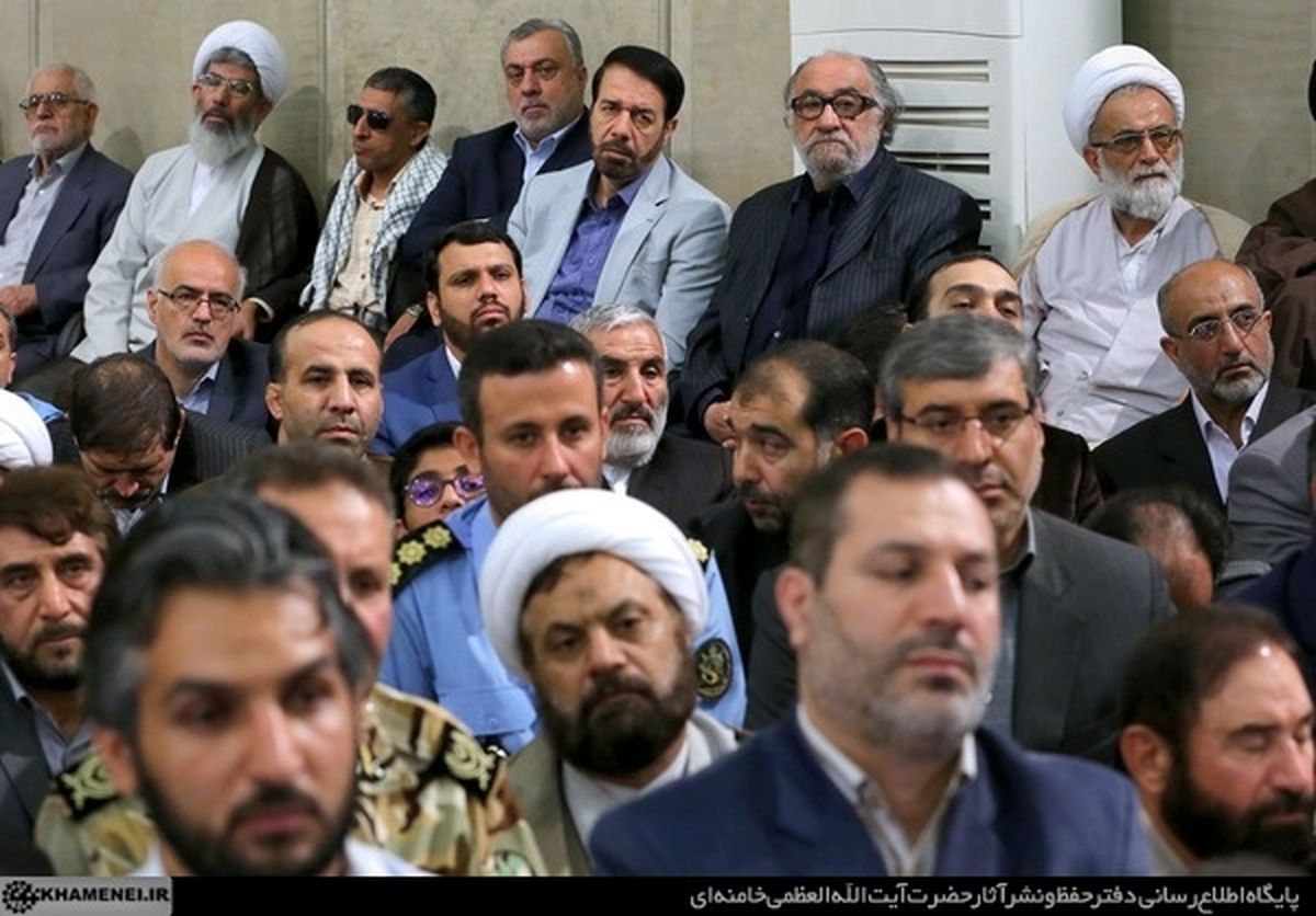 عکس: بازیگر و کارگردان معروف در دیدار با رهبری