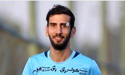 استقبال با بطری آب از بازیکن اسبق استقلال!