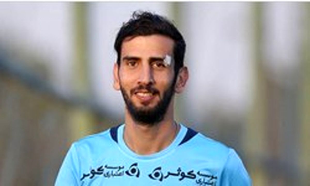 استقبال با بطری آب از بازیکن اسبق استقلال!