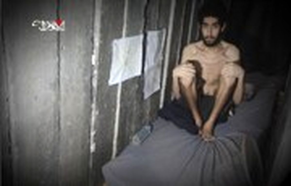 ویدئو جنجالی گردانهای قسام/ اسیر صهیونیست، گواه زنده قحطی در غزه