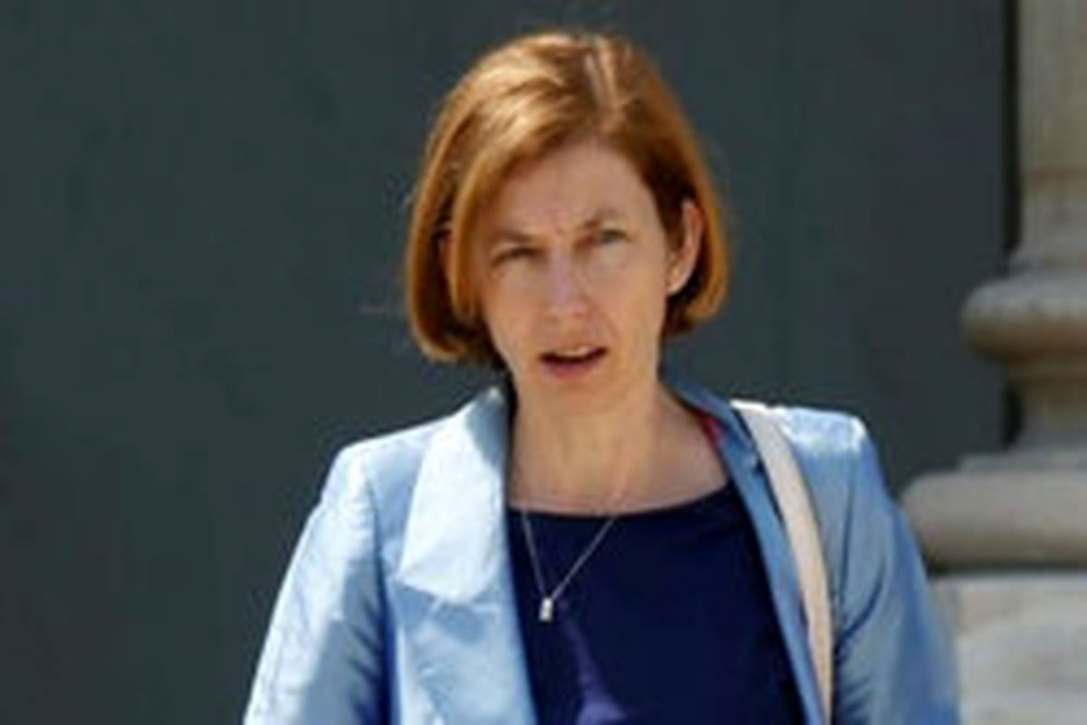 تلاش وزیر دفاع فرانسه برای پاک کردن خون مردم یمن از دستان الیزه