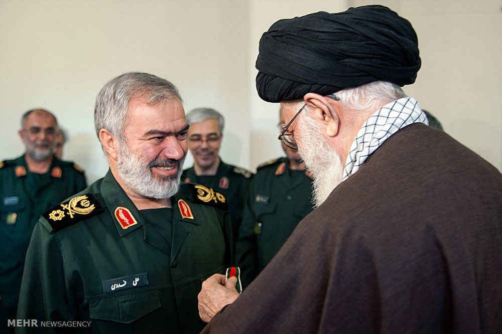 گزارش تصویری ۱۱ بهمن ماه: از مرد ۳۲۰ کیلویی اهوازی تا گریم دیدنی در مانور سانحه هوایی در یزد