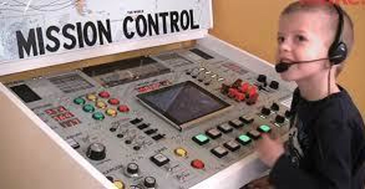 میزتحریری با الهام ازمیزهای ناسا/تصاویر