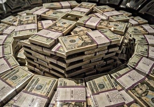 انتقاد یک نماینده به جولان کانال‌های دلالی ارز