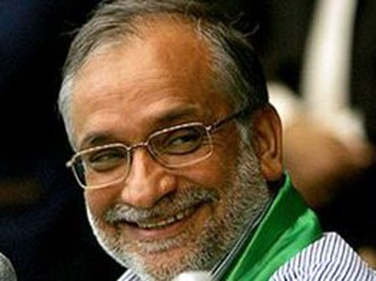 تا گفتم هاشمی،هو کردند