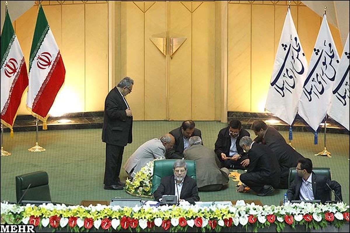 عکس /شمارش دسته جمعی آرا در مجلس
