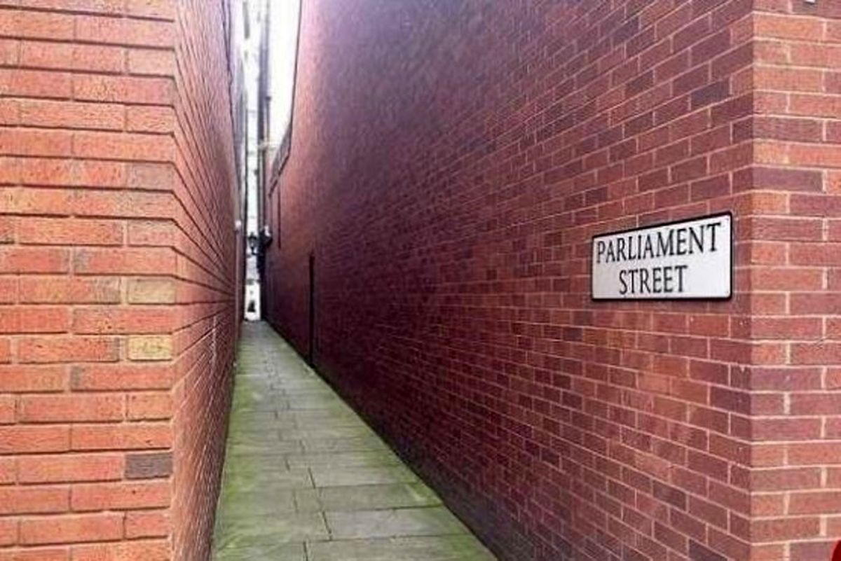 چاقها حق عبور از این خیابان را ندارند! +عکس