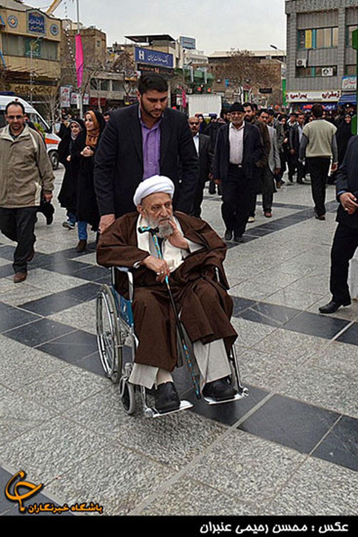 مرحوم‌آیت‌الله‌کنی‌درحرم امام رضا (ع)/عکس