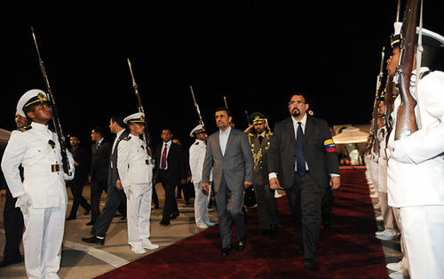 عکس/ ورود احمدی‌نژاد به پایتخت ونزوئلا