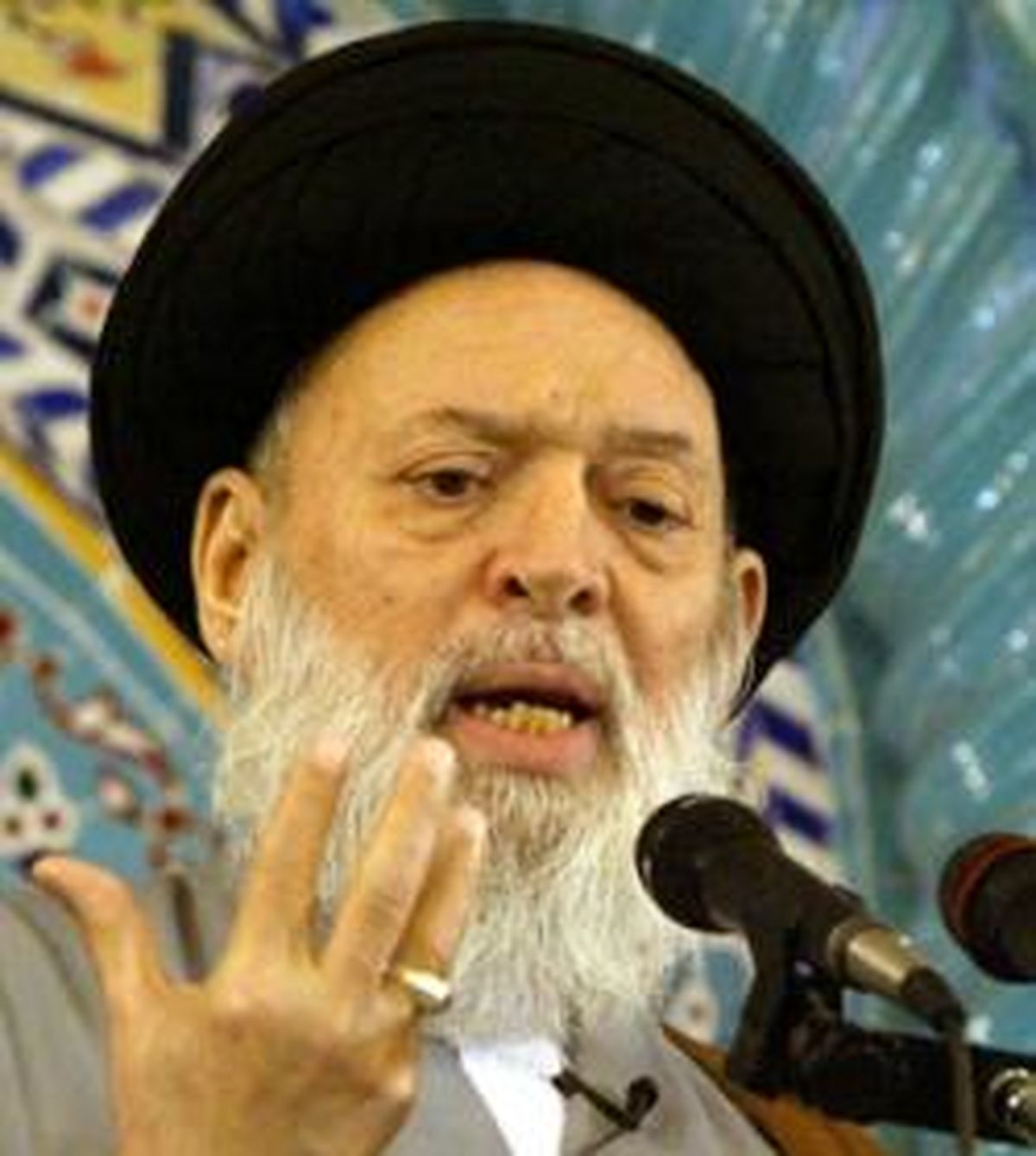 فضل‌الله : آمريكا با سرنوشت لبنان بازي مي‌كند