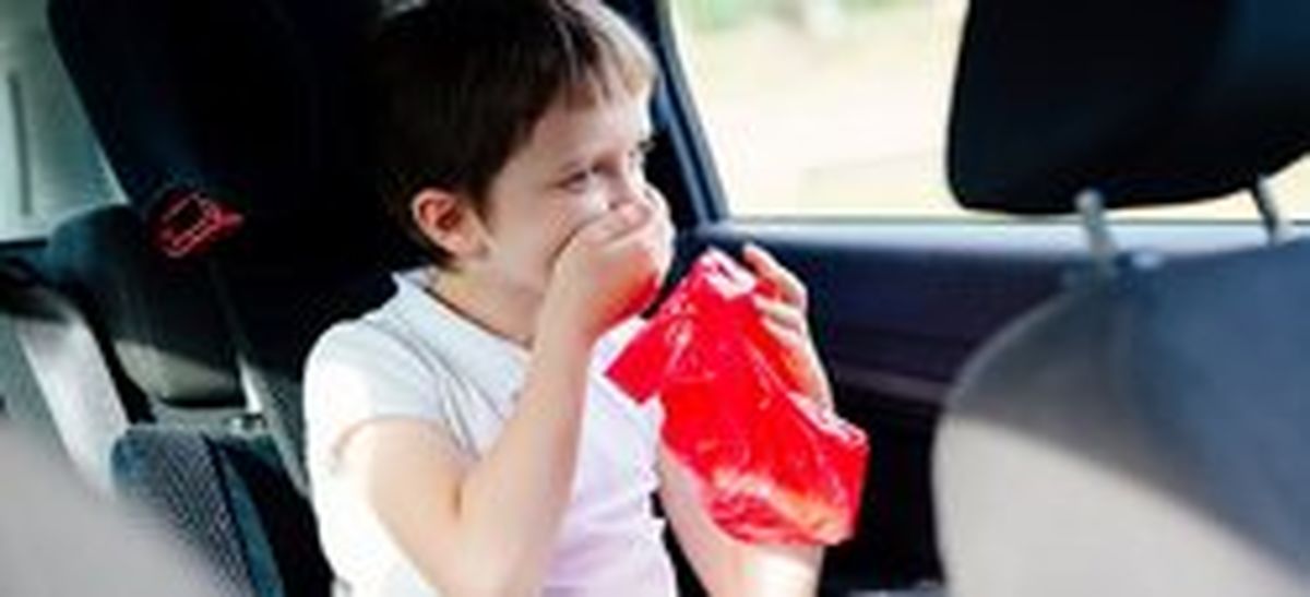 ۱۰ روش خانگی درمان ماشین گرفتگی در سفر