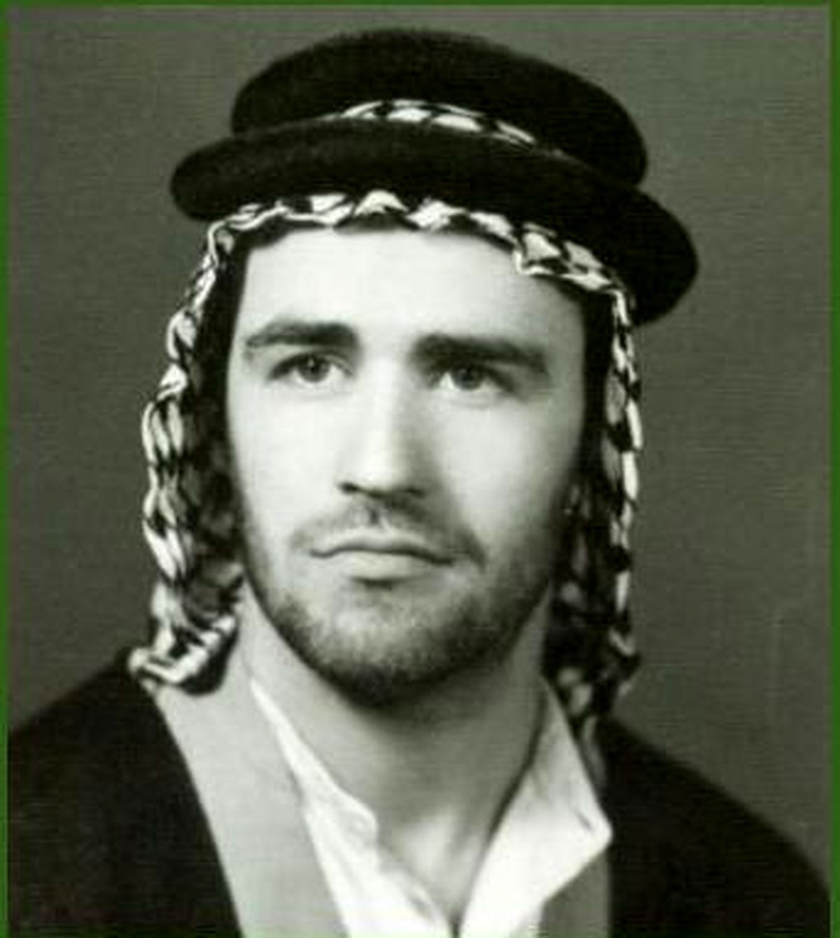 تصویر/ حاج احمد خمینی با لباس عربی