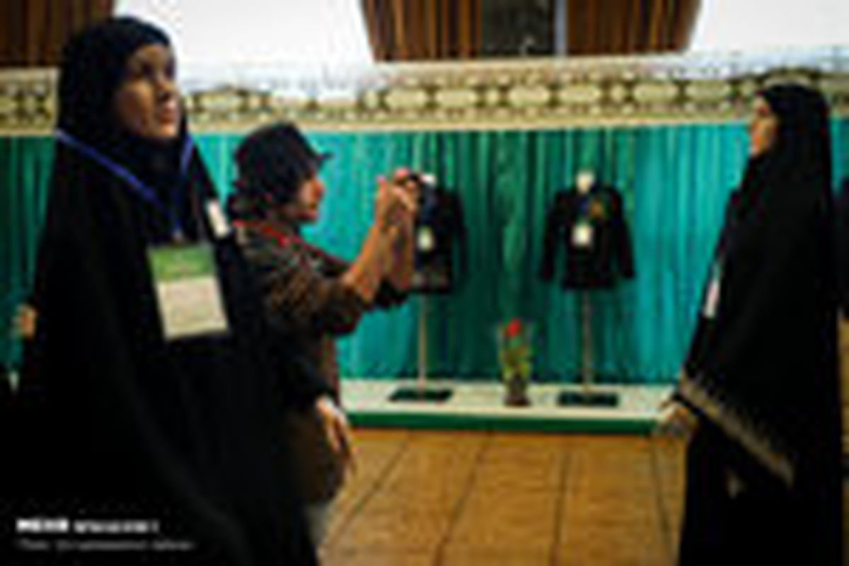 مانکن‌های زن با لباس عاشورایی/عکس