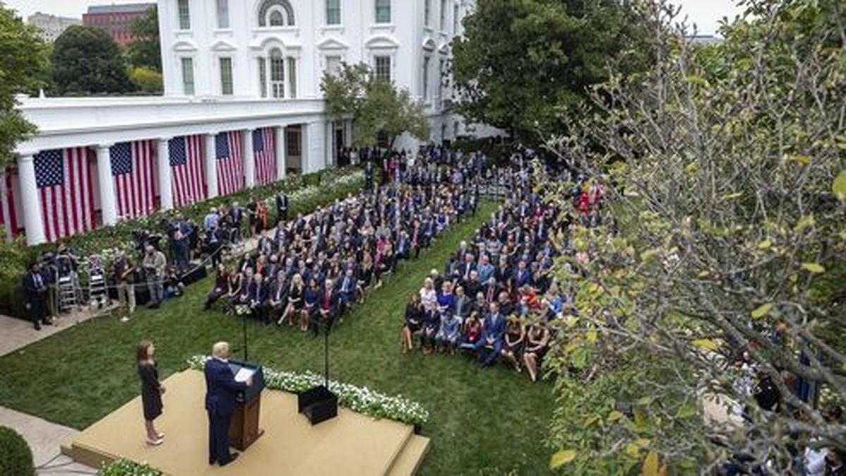 ویروس کرونا چطور به قدرتمندترین فرد آمریکا رسید؟ +عکس