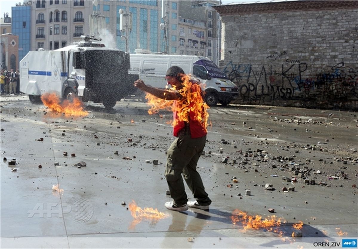 خودسوزی معترض استانبولی /عکس