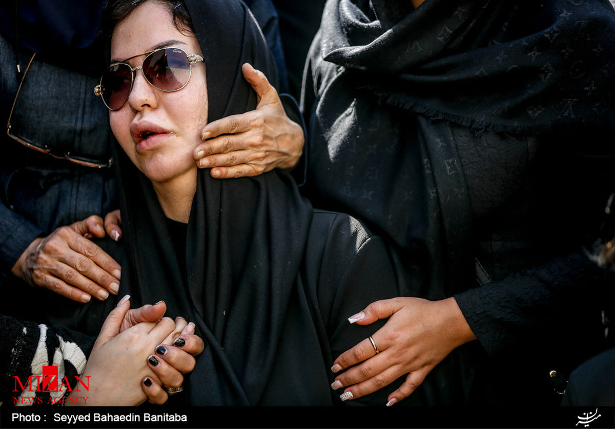 دختر «ثریا حکمت» در سوگ مادرش +عکس