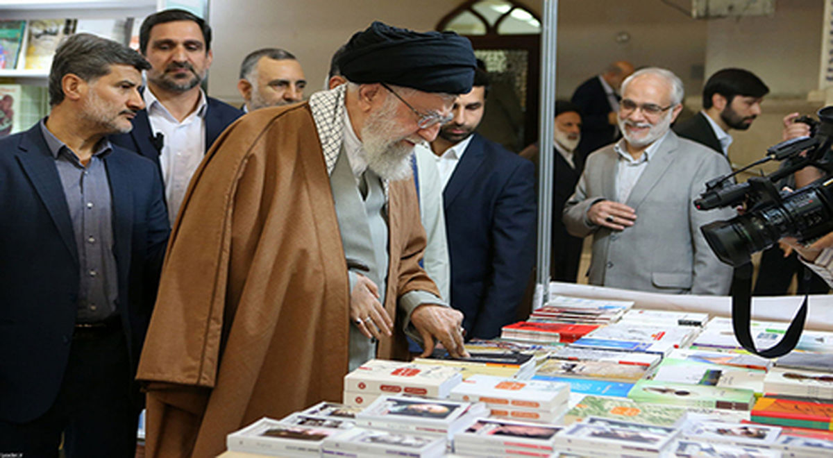 لحظاتی از بازدید صبح امروز رهبرانقلاب از نمایشگاه کتاب +فیلم