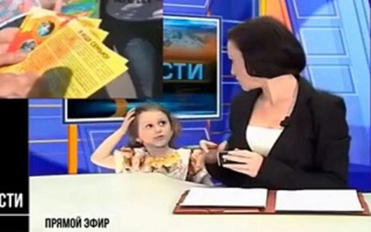 حضور ناگهانی دختر بچه مجری در برنامه زنده خبری! +عکس و فیلم