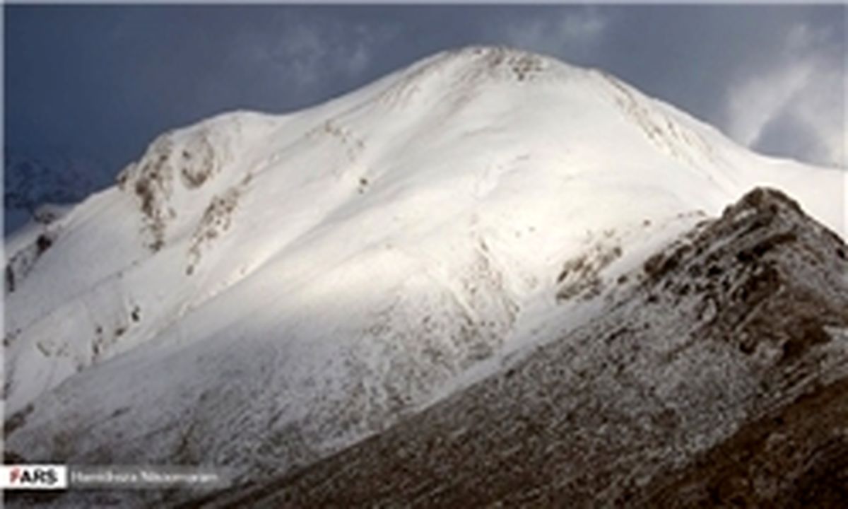 عکس: جستجوگران در ارتفاع ۳ هزار متری دناکوه