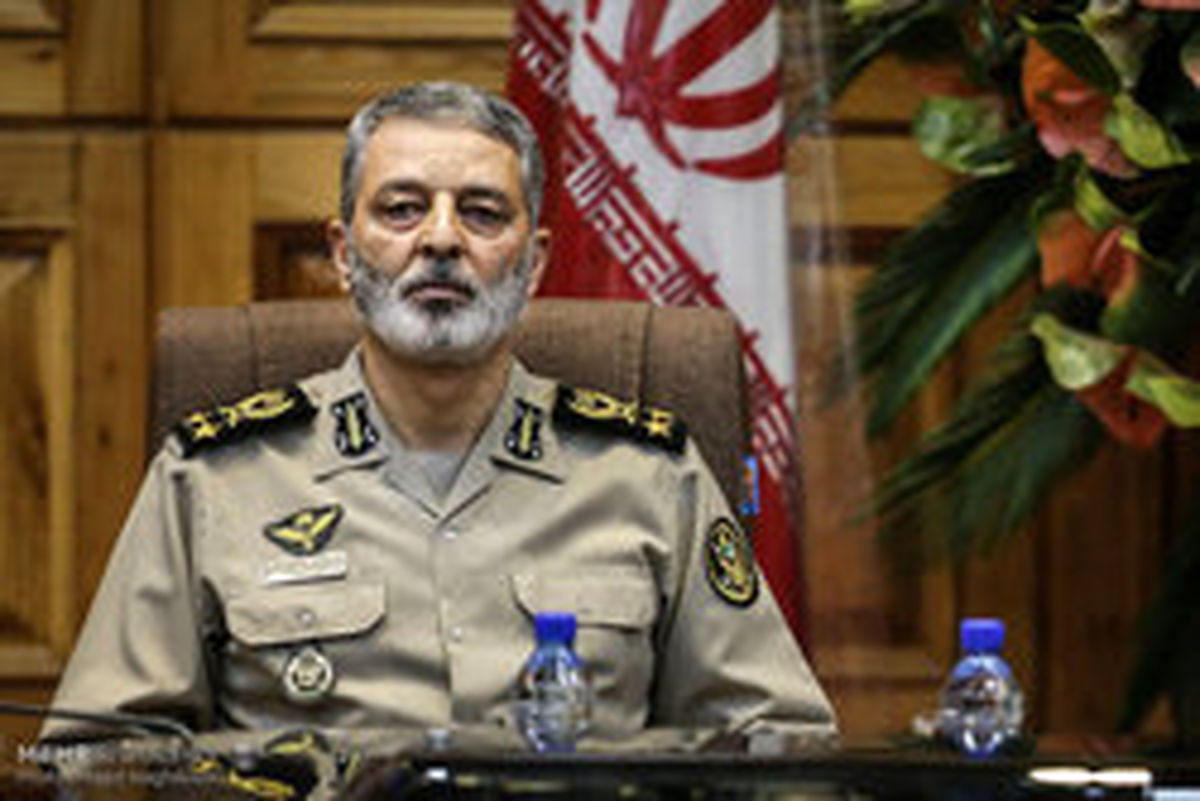 سرلشکر موسوی از یگانهای مستقر در سنندج بازدید کرد