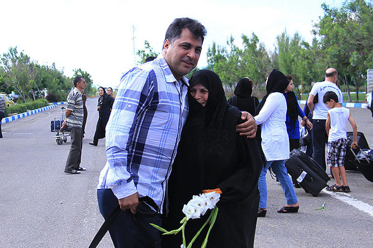 مادرعلی دایی درمراسم استقبالش/عکس