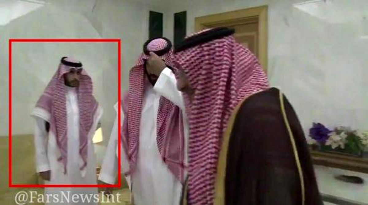 عکس: محافظ مسلح بن سلمان هنگام بیعت!