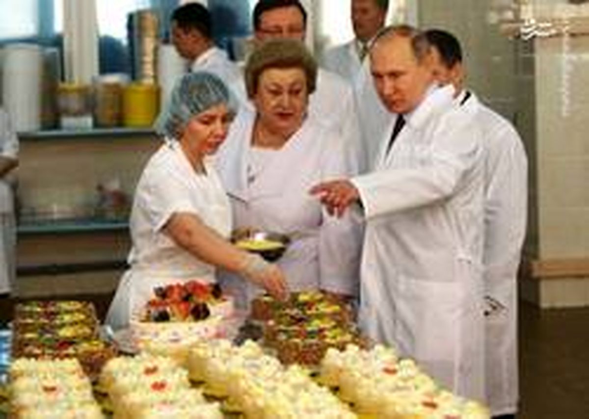 عکس: پوتین در کارخانه شیرینی‌پزی