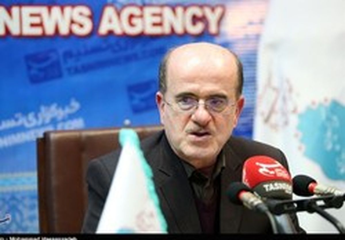 لاهوتی: وزیر اقتصاد فقط مالیاتچی شده است